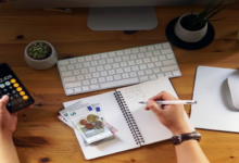 10 tips to cut your monthly expenses and save money in 2026